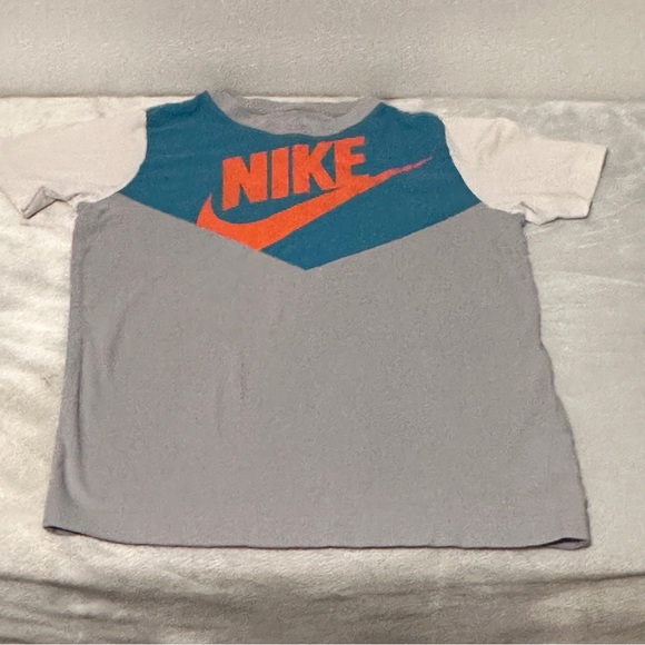 Nike T-shirt Youth Small - Picture 1 of 5